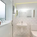 Compton Luxury Apartment-free Parking 约克