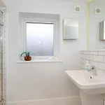 Compton Luxury Apartment-free Parking 公寓