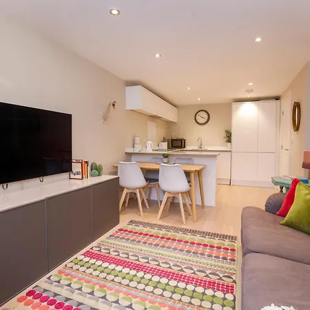Compton Luxury Apartment-free Parking
