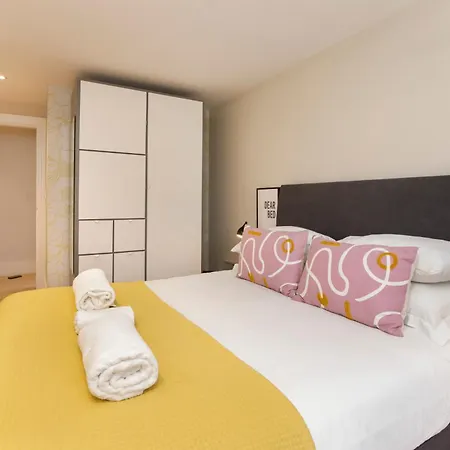 Compton Luxury Apartment-free Parking * 约克