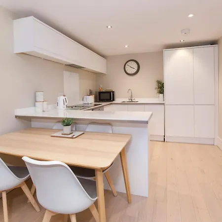 Apartment Compton Luxury Apartment-free Parking *