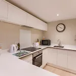 Compton Luxury Apartment-free Parking Apartment