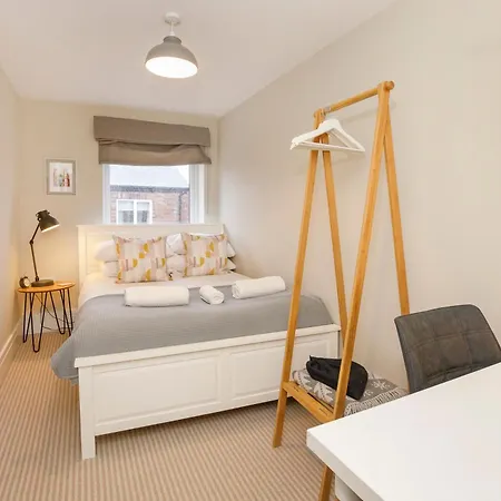 Compton Luxury Apartment-free Parking