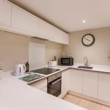 Compton Luxury Apartment-free Parking Apartmán