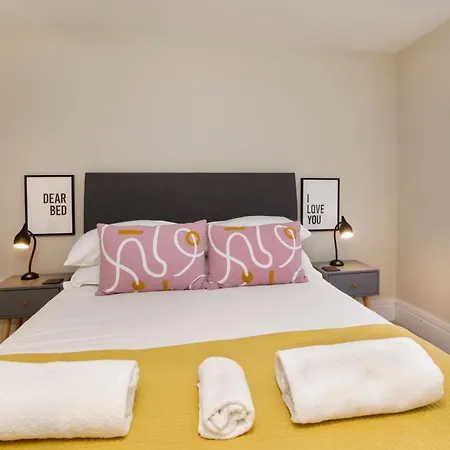 Compton Luxury Apartment-free Parking *