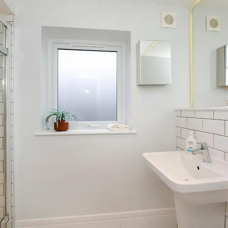 Compton Luxury Apartment-free Parking Apartmán